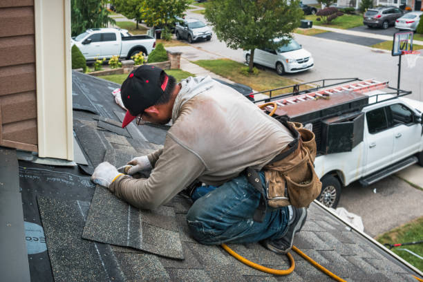 Professional Gutter Repair And Installation technician working in East China, MI